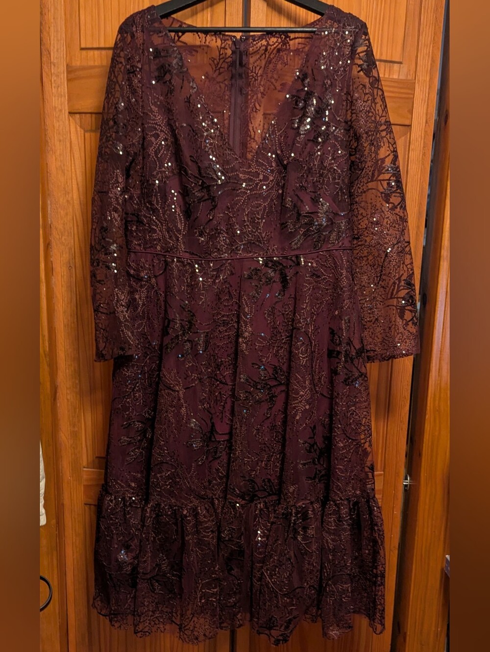 EUC Mac Duggal Deep Burgundy V-Neck Lace Midi Dress - Picture 2 of 7